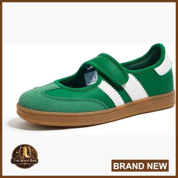 Shoes - Platform Sneakers with Cushioned Insole, Lace-Up Closure, Retro Style